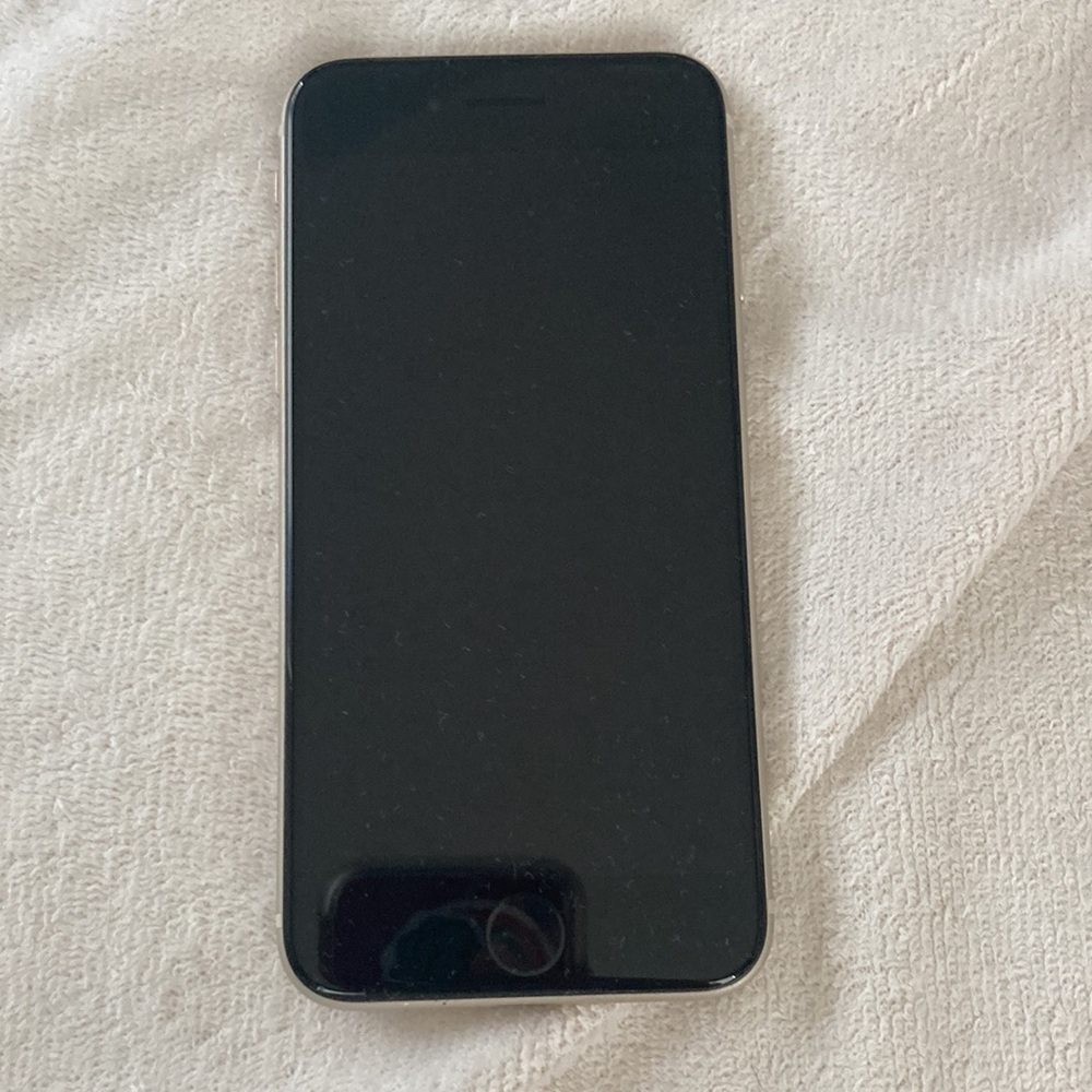 iPhone SE - Picture 2 of 2